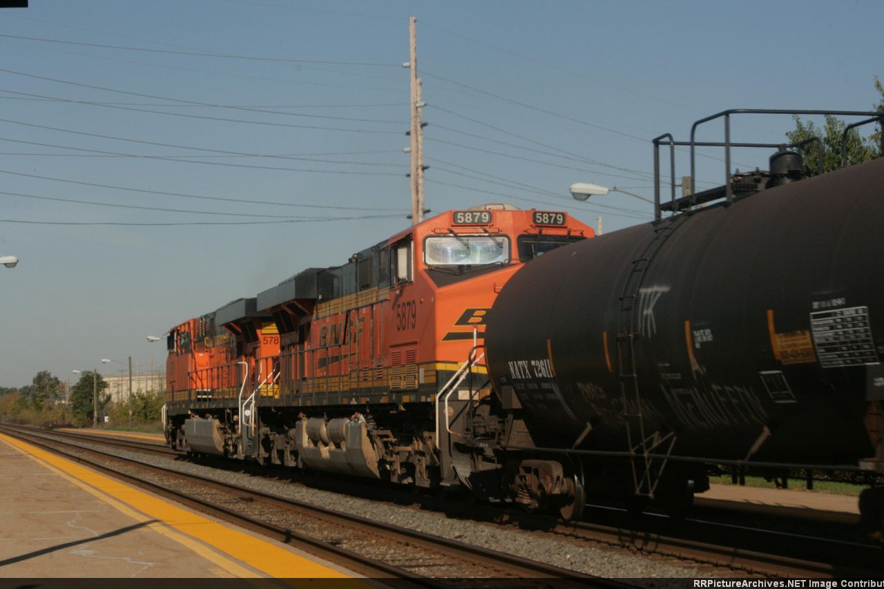 BNSF 5879